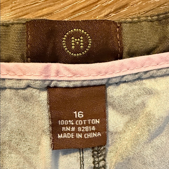 3/$20 Moosejaw Women's Tan Camo Cargo Capris Hunting Cabincore Outdoors Gorpcore - Picture 2 of 8